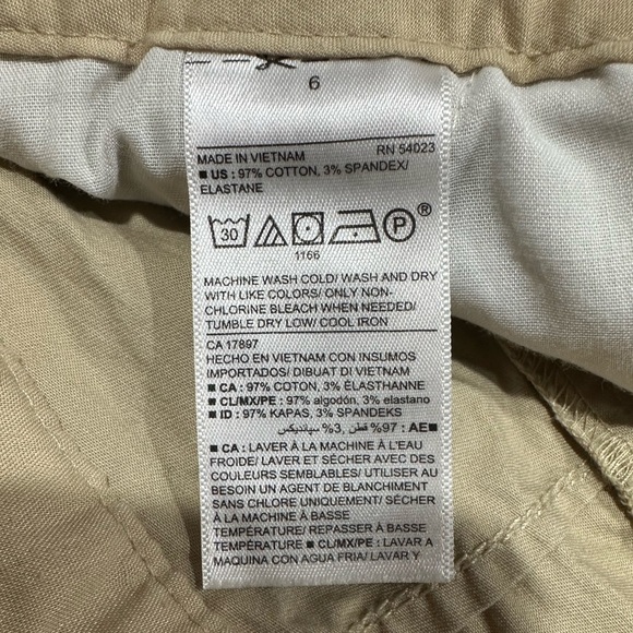 Old Navy Khaki Shorts, Size 6 - Picture 5 of 9